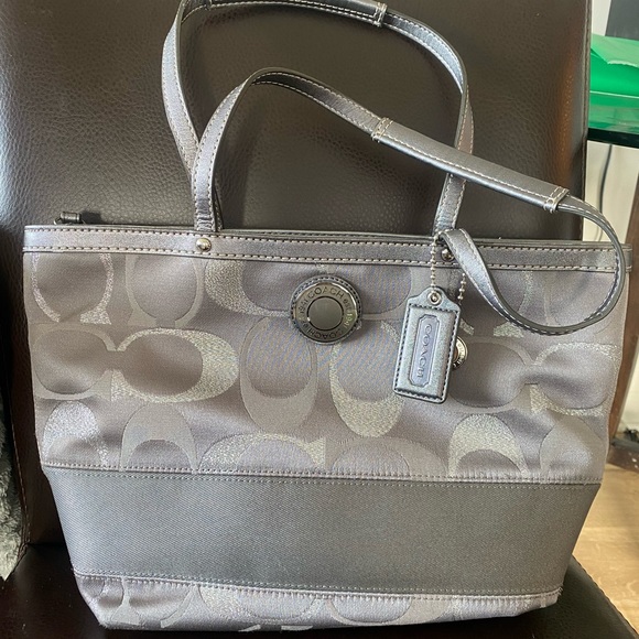 Coach satchel purse in grey/silver - Picture 2 of 9